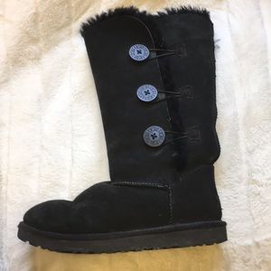 UGG Bailey Triple Button Boot (Size 8)